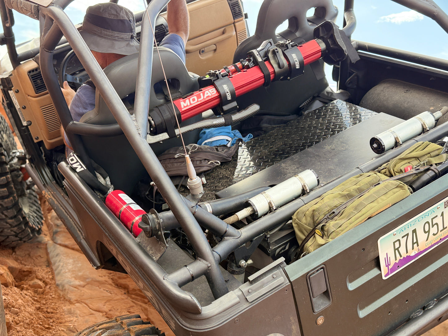 Tube adapter for hydraulic jack mounting clamp (pair)