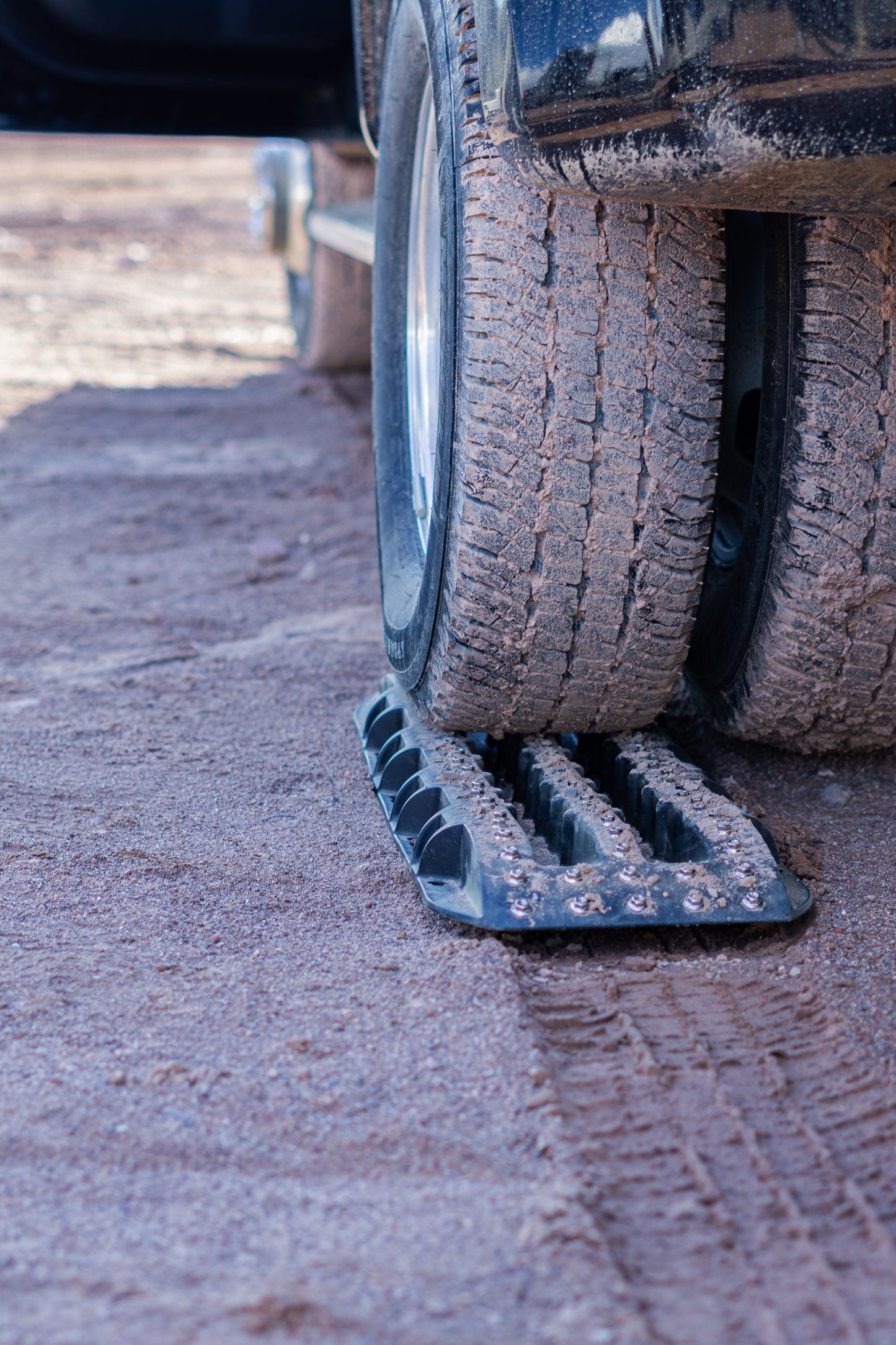 Ultimate Traction recovery board with steel plugs and storage bag